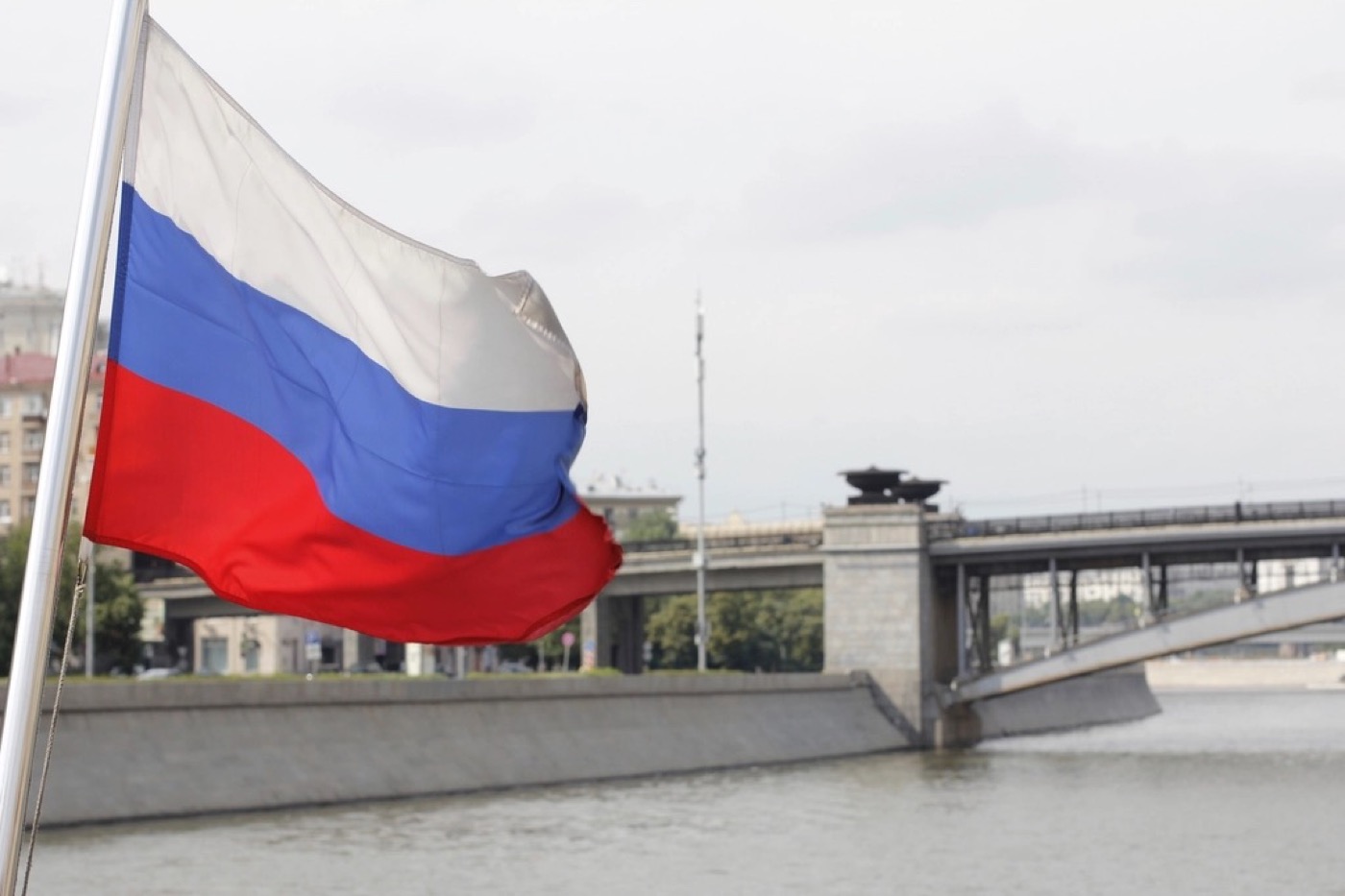 Флаг России триколор для оформления праздника в детском саду